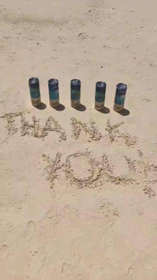 Uma viagem em família em um lugar paradisíaco, que nunca sonhou com esse momento?

Estou com a minha família em Aruba, uma viagem planejada com muita antecedência, e que está superando todas as nossas expectativas!

Estamos hospedados no @harbourhousearuba, em Oranjestad, que é bem no centrinho da ilha! Ótimo local para conhecer diversas praias, principalmente no norte (Divi, Eagle Beach, Arashi Beach, Boca Catalina, entre outras) ou no sul (Baby Beach, Rodger's Beach, etc)! O apartamento comporta todos nós (somos 8) com muito conforto e comodidade!

E não posso deixar de agradecer a nossa hostess, que além de viabilizar essa viagem, nos presenteou copos personalizados e uma deliciosa tábua de frios!!! 🧡